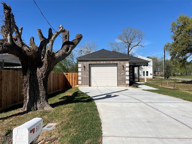 817 Center Street - Photo 1