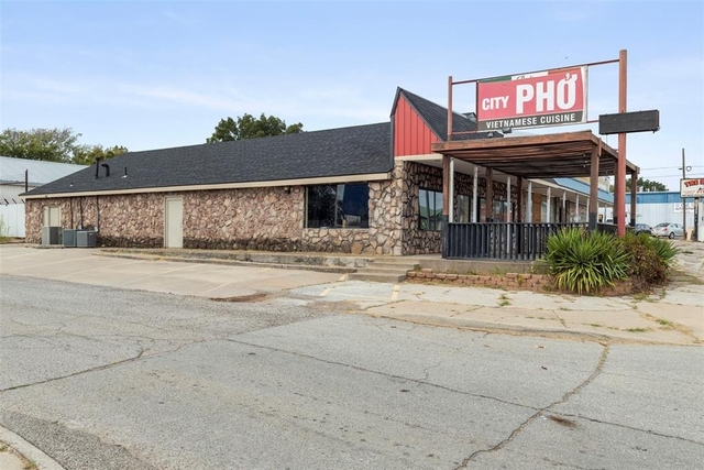 327 S Green Avenue - Photo 1