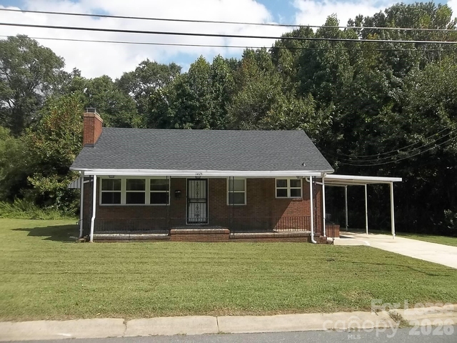 1425 Academy Street - Photo 1