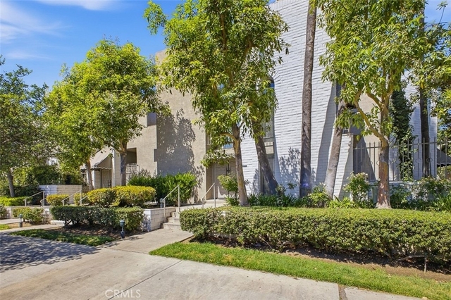 5305 White Oak Avenue - Photo 1