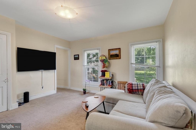 350 Green Lane - Photo 1