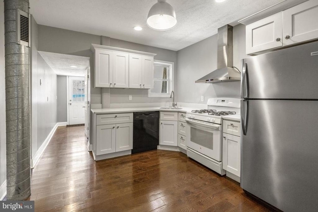 2564 Collins Street - Photo 1