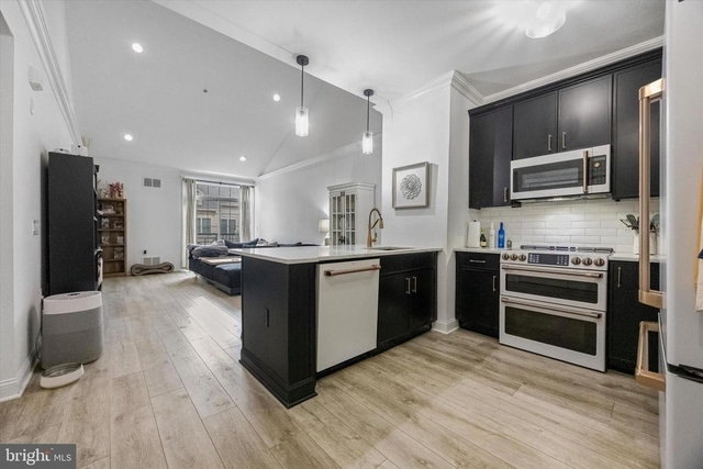 200 W Elm Street - Photo 1