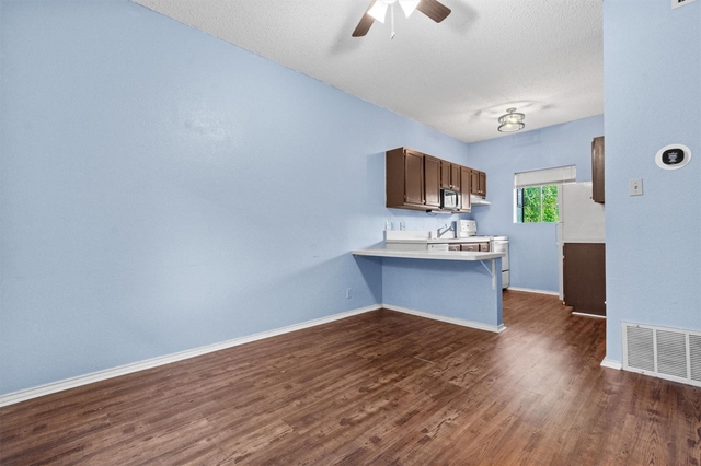 3206 King St - Photo 1