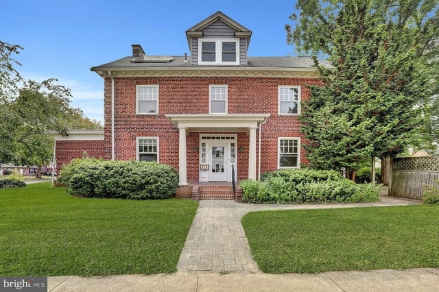 121 Kensington Avenue - Photo 1