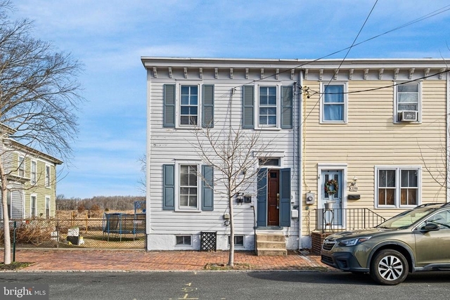 221 Chestnut Street - Photo 1