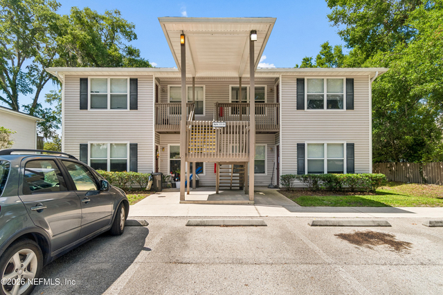 702 Meadowbrook Drive - Photo 1