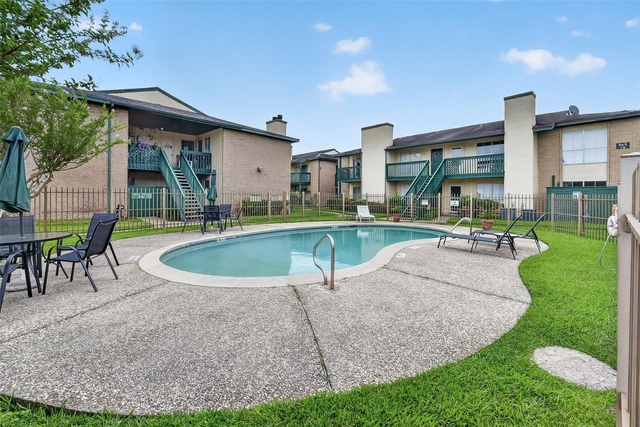 1516 Bay Area Boulevard - Photo 1