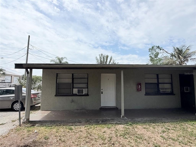 2404 10th Street W - Photo 1