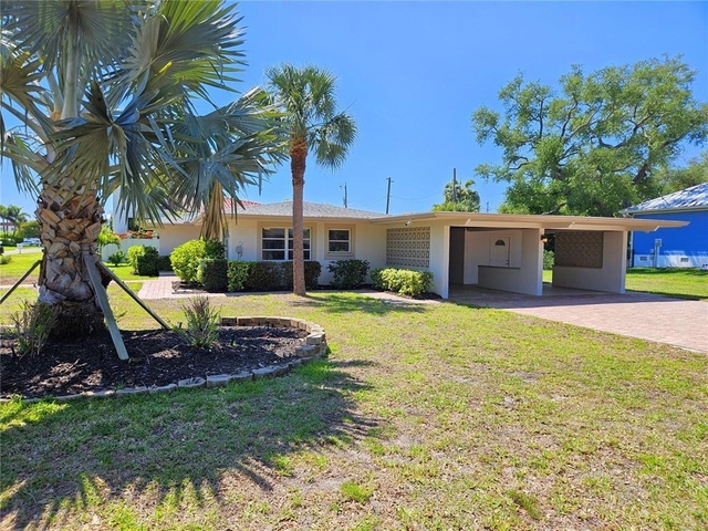 309 Park Boulevard N - Photo 1