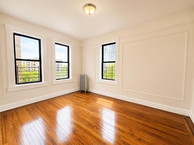 2507 Cruger Avenue - Photo 1