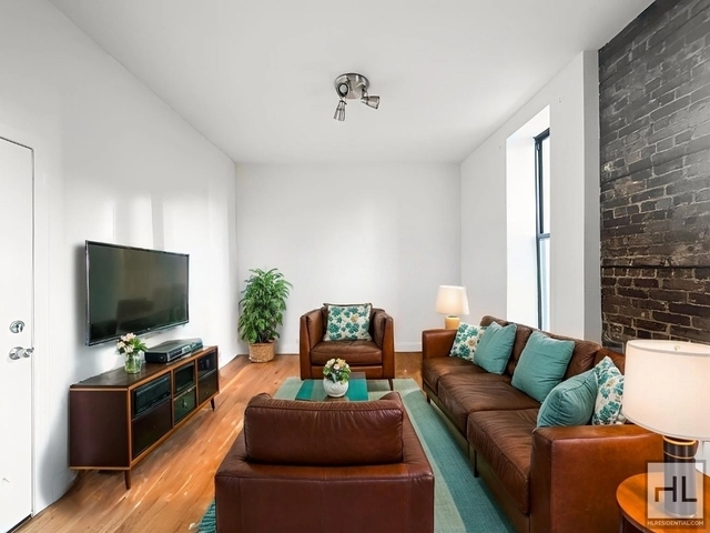 West 125 Street - Photo 1
