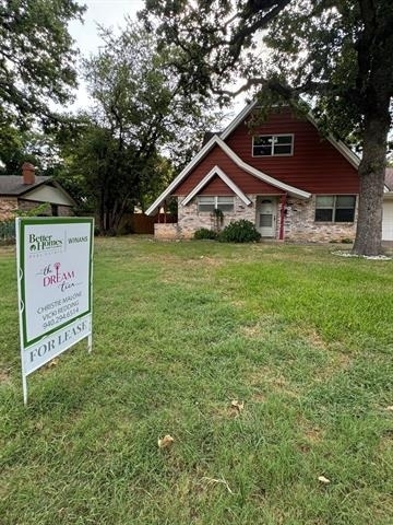 1004 Oakwood Drive - Photo 1