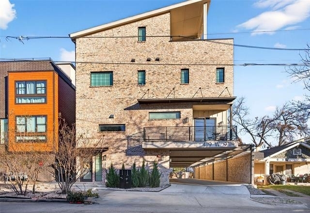 419 W 9th Street - Photo 1