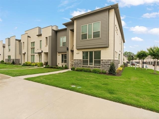 607 Arapaho Drive - Photo 1