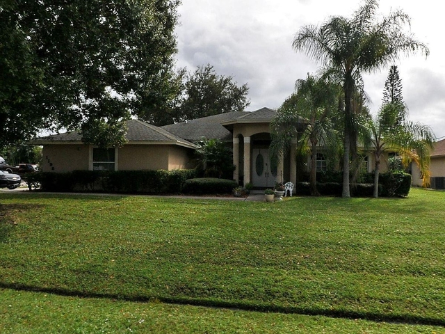 1198 Se Petunia Avenue - Photo 1