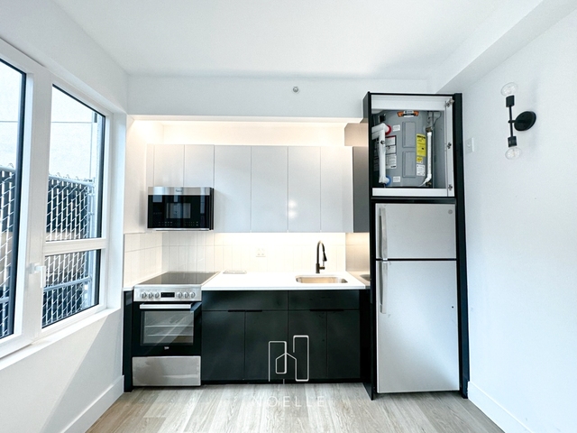 1042 President Street - Photo 1