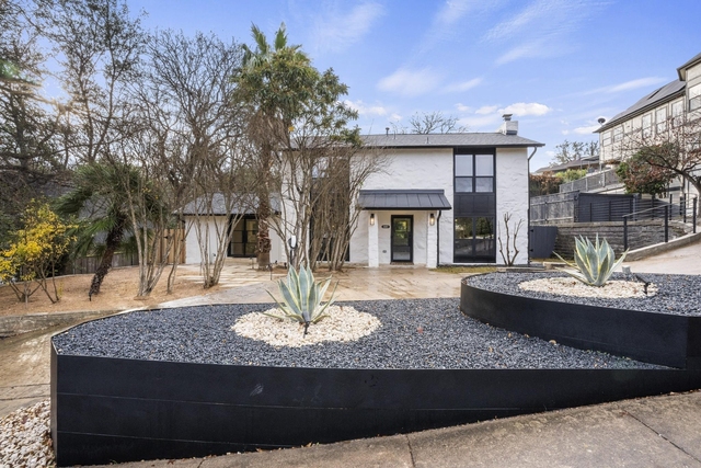 2001 Wychwood Dr - Photo 1