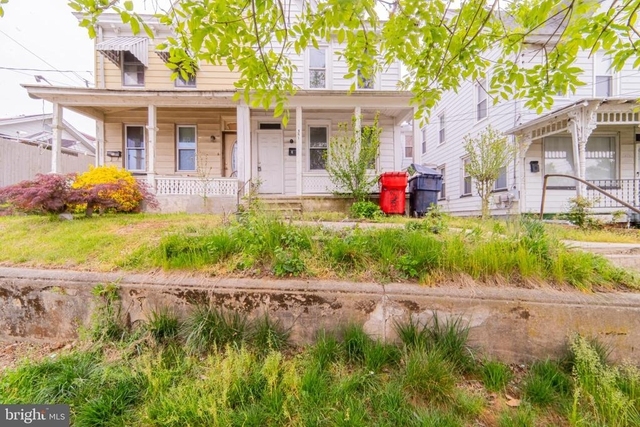 351 N Laurel Street - Photo 1