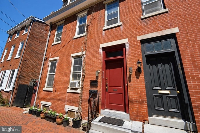 219 Wood Street - Photo 1