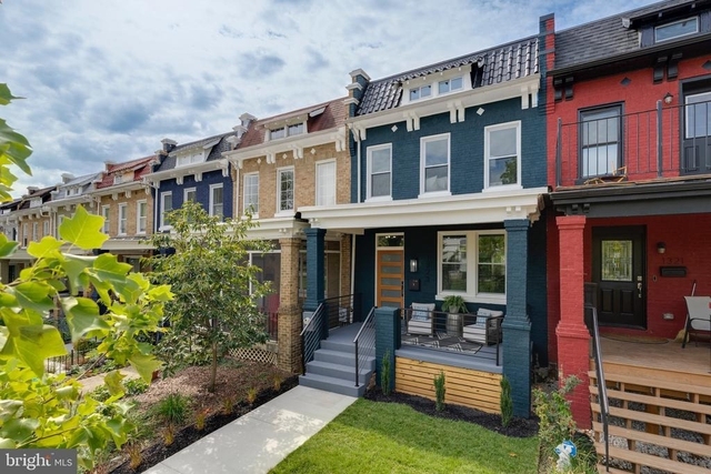 1323 Childress Street Ne - Photo 1