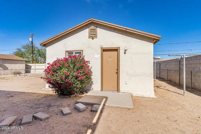 412 W 9th Street - Photo 1