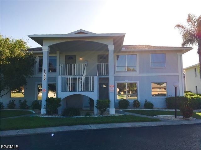 5019 Sw 16th Place - Photo 1