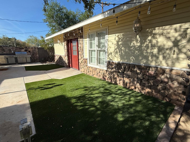 1422 E Edgemont Avenue - Photo 1