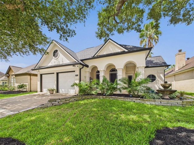 203 Las Brisas Street - Photo 1