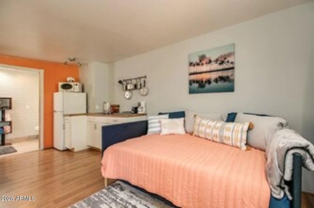 830 E Maryland Avenue - Photo 1