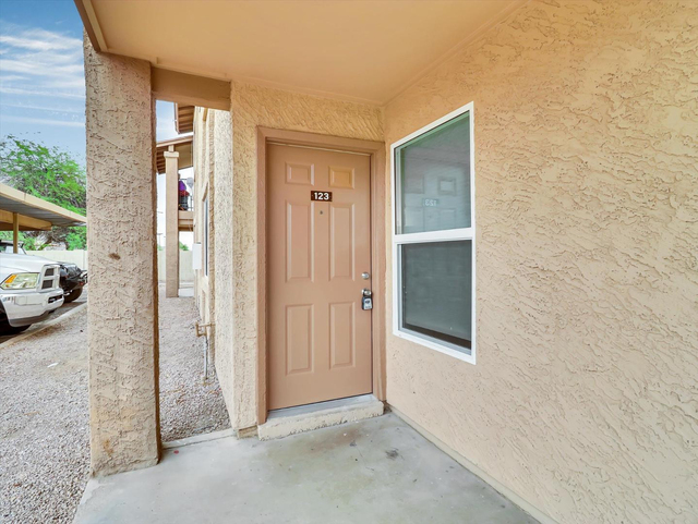 260 W 8th Avenue - Photo 1