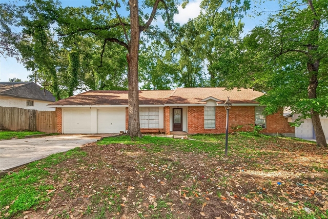 3318 Kentwood Drive - Photo 1