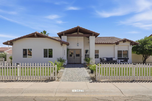 5623 E Claire Drive - Photo 1
