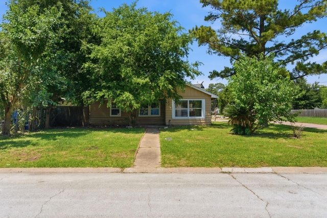 1102 Johnson Street - Photo 1