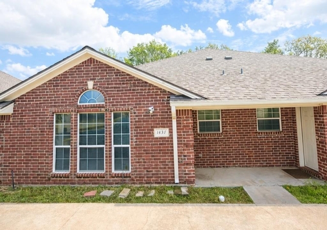 1437 Western Oaks Court - Photo 1