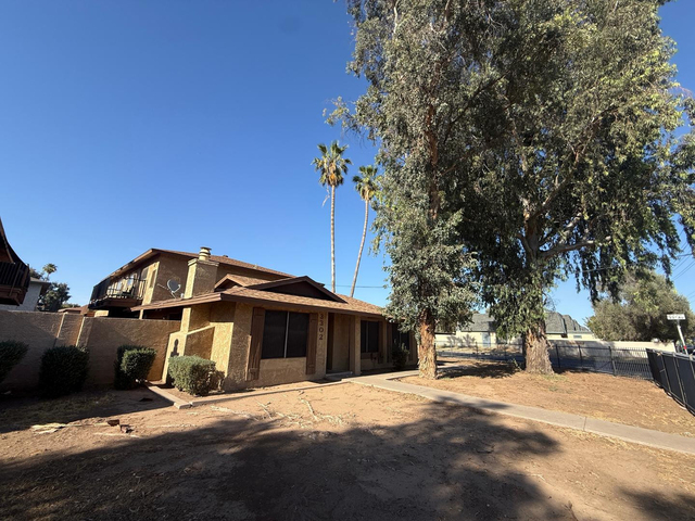 3302 W Northern Avenue - Photo 1