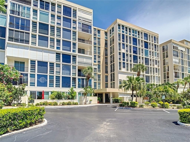 7400 Sun Island Drive - Photo 1