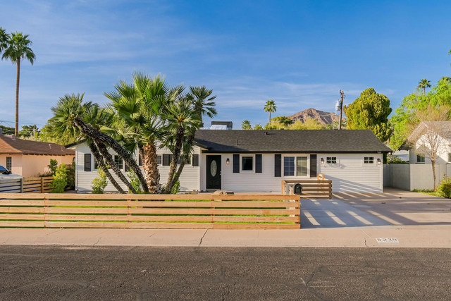 5328 E Pinchot Avenue - Photo 1