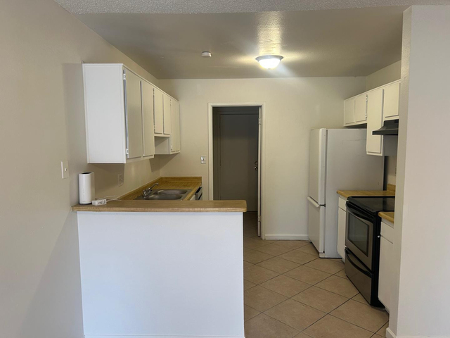 435 E 9th Avenue - Photo 1