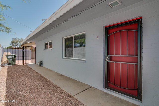 801 E Puget Avenue - Photo 1