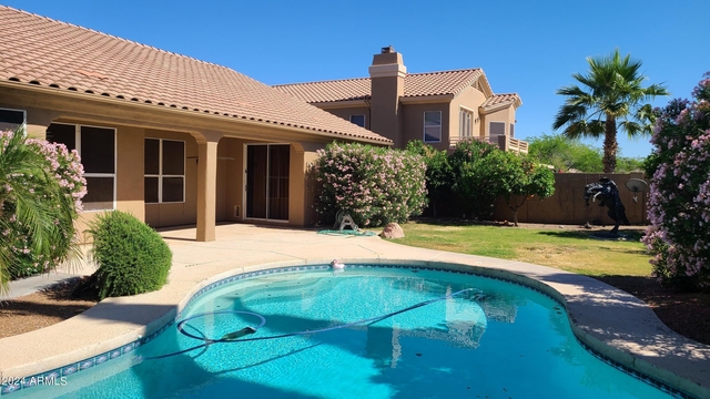 14206 S 12th Place - Photo 1