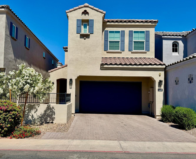 220 E Markwood Drive - Photo 1