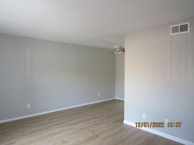 260 W 8th Avenue - Photo 1
