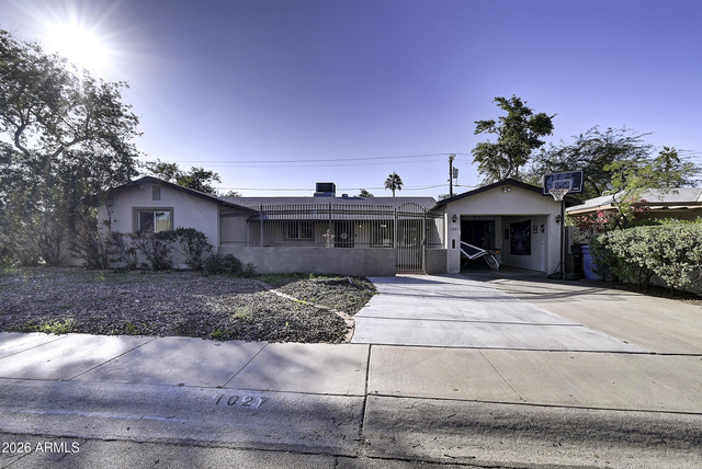 1027 W 19th Street - Photo 1