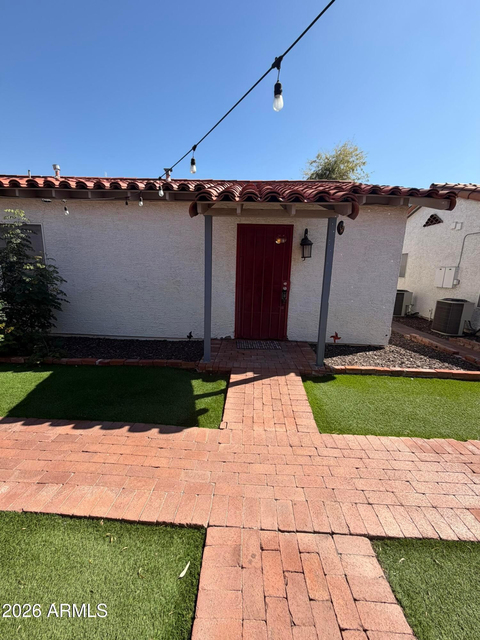 706 W Taylor Street - Photo 1