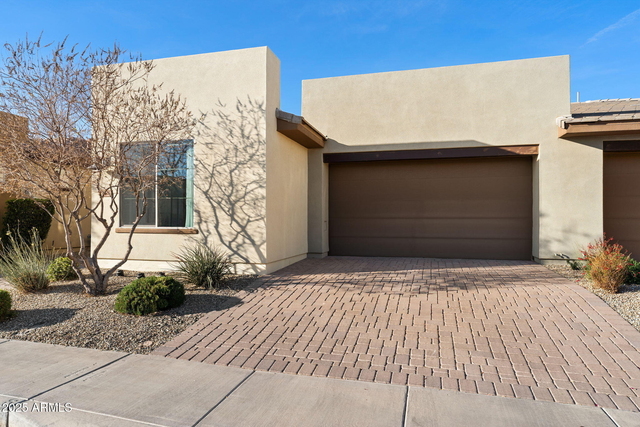 678 E Cobble Stone Drive - Photo 1