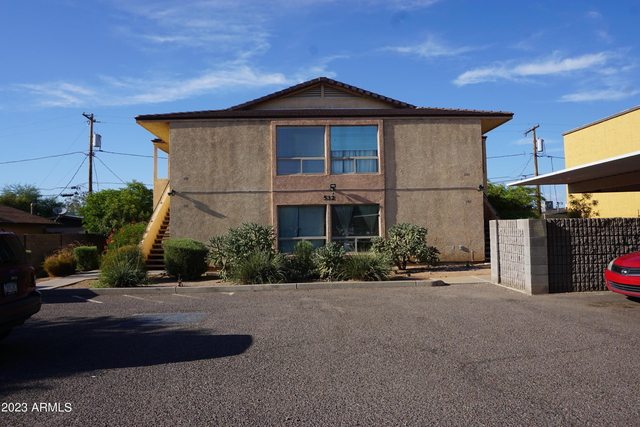 532 W 9th Street - Photo 1
