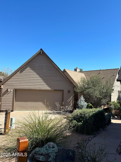 805 N Grapevine Circle - Photo 1