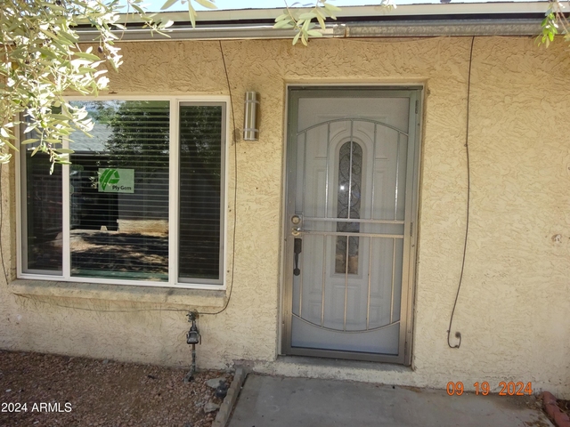 341 E Vogel Avenue - Photo 1