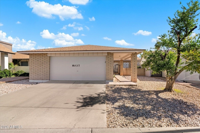 8037 N 40th Avenue - Photo 1
